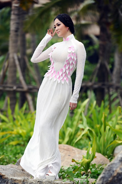 chon-ao-dai-dep-nhu-hoa-hau-nguyen-thi-huyen-2