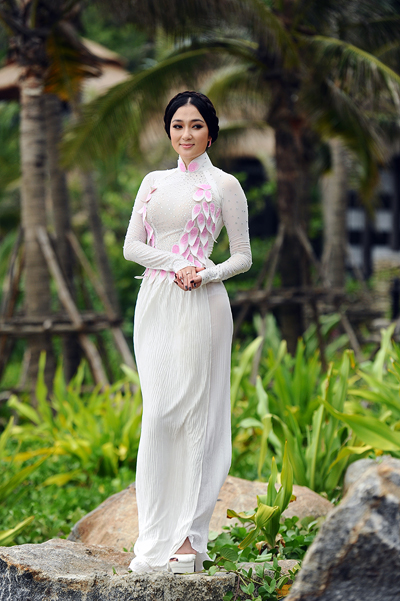 chon-ao-dai-dep-nhu-hoa-hau-nguyen-thi-huyen-3