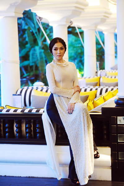 chon-ao-dai-dep-nhu-hoa-hau-nguyen-thi-huyen-6