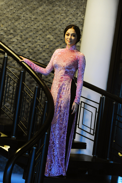 chon-ao-dai-dep-nhu-hoa-hau-nguyen-thi-huyen-8