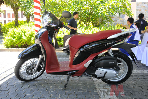 chon-honda-sh-mode-hay-piaggio-liberty-1