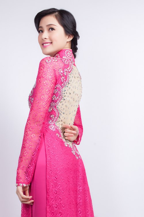 co-dau-long-lay-voi-ao-dai-long-phung-12