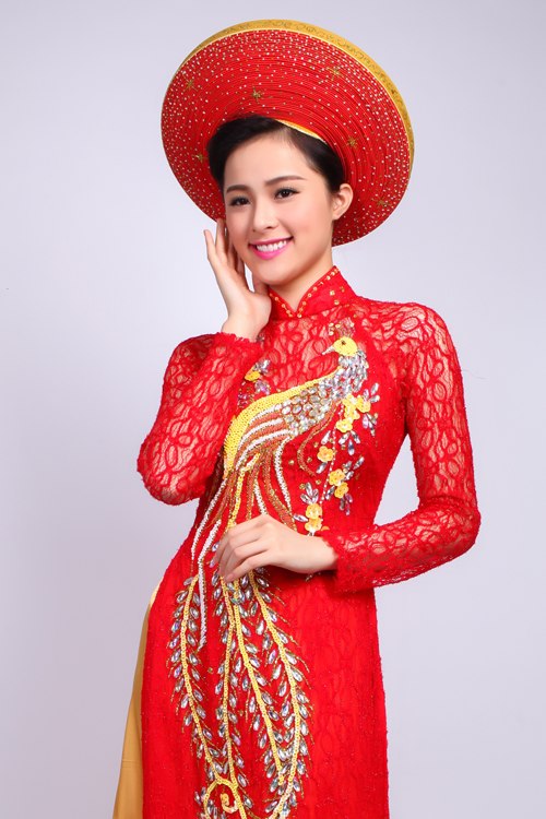 co-dau-long-lay-voi-ao-dai-long-phung-3