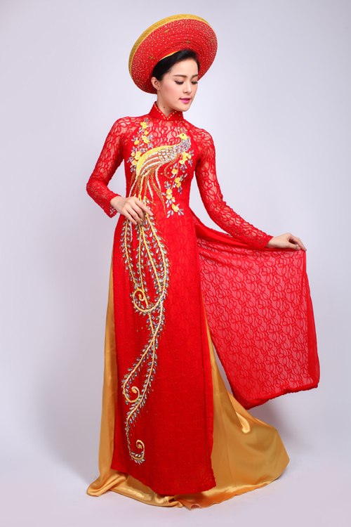 co-dau-long-lay-voi-ao-dai-long-phung-4