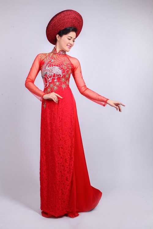 co-dau-long-lay-voi-ao-dai-long-phung-8