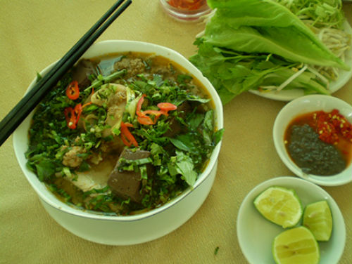 dam-da-huong-vi-bun-rieu-oc-mien-tay-1