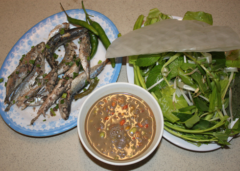 dan-da-ca-nuc-hap-cuon-banh-trang-1