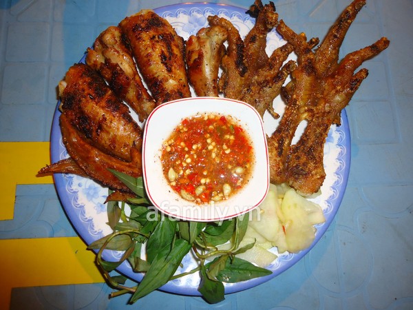 den-phan-xich-long-lai-rai-chan-ga-nuong-9