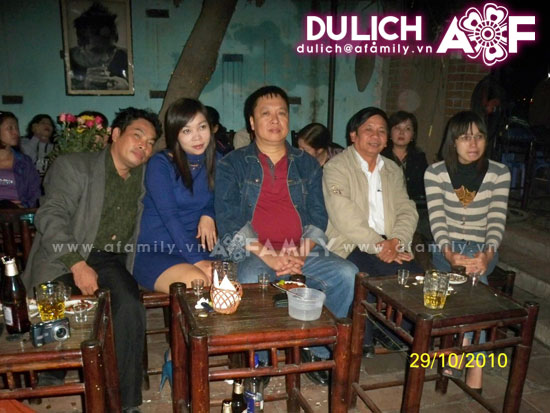 den-quan-cafe-cho-nguoi-hoai-co-2