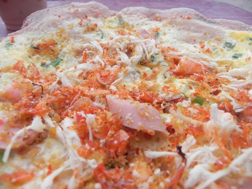 den-sai-gon-thuong-thuc-pizza-via-he-3