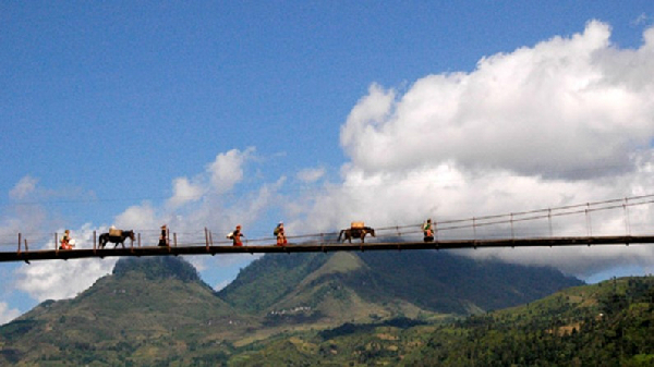 di-7-cho-phien-noi-tieng-lao-cai-trong-7-ngay-1