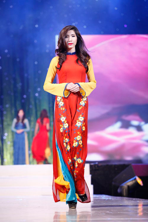 dien-ao-dai-ruc-ro-don-xuan-7