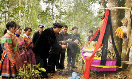 doc-dao-le-cung-rung-cua-nguoi-hmong-1