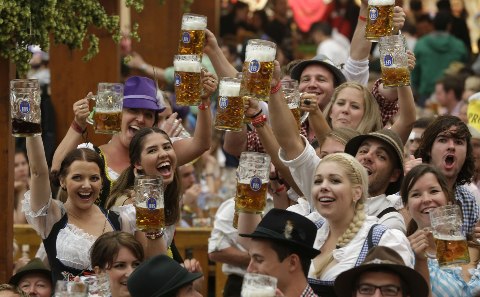 du-lich-chau-au-kham-pha-le-hoi-bia-oktoberfest-2