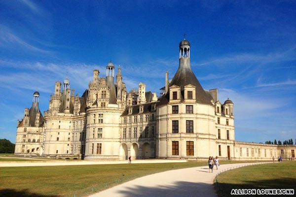 ghe-tham-nhung-lau-dai-tram-mac-ben-thung-lung-song-loire-5