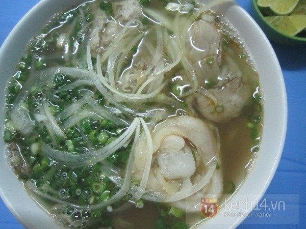 ha-noi-dao-qua-khu-pho-co-an-bun-bo-hue-cuc-ngon-1