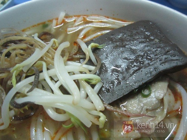 ha-noi-dao-qua-khu-pho-co-an-bun-bo-hue-cuc-ngon-5