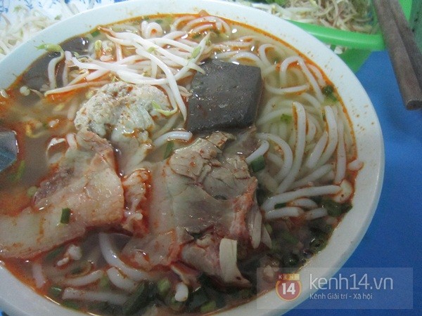 ha-noi-dao-qua-khu-pho-co-an-bun-bo-hue-cuc-ngon-7