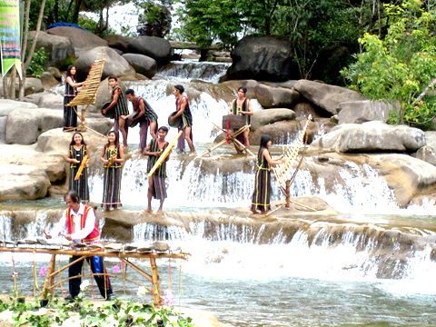 hanh-trinh-du-lich-cuon-hut-o-nha-trang-mua-bien-dong-8