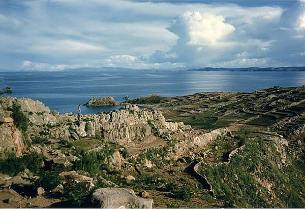 ho-nuoc-titicaca-thanh-dia-tren-day-andes-10