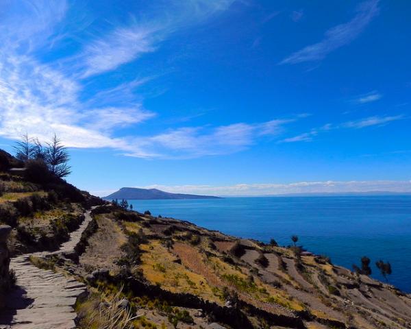 ho-nuoc-titicaca-thanh-dia-tren-day-andes-1