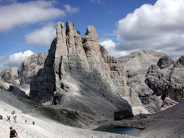 hoang-hon-tren-dinh-nui-tuyet-dolomites-7