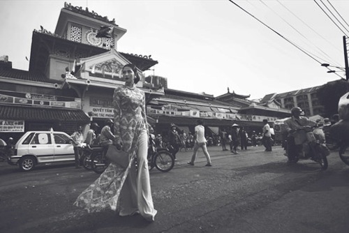 hoc-cach-mac-ao-dai-de-cuon-hut-nhu-tang-thanh-ha-10