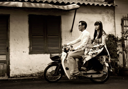 hoc-cach-mac-ao-dai-de-cuon-hut-nhu-tang-thanh-ha-21