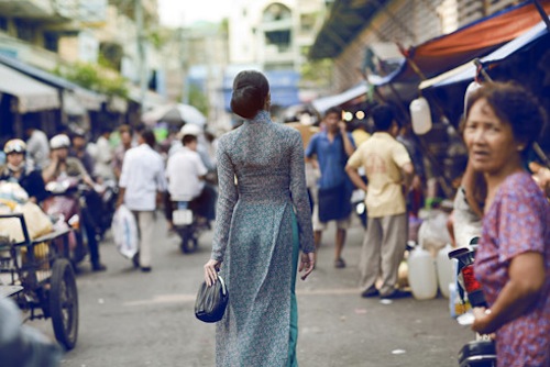 hoc-cach-mac-ao-dai-de-cuon-hut-nhu-tang-thanh-ha-3