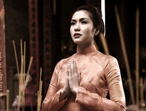 hoc-cach-mac-ao-dai-de-cuon-hut-nhu-tang-thanh-ha-35