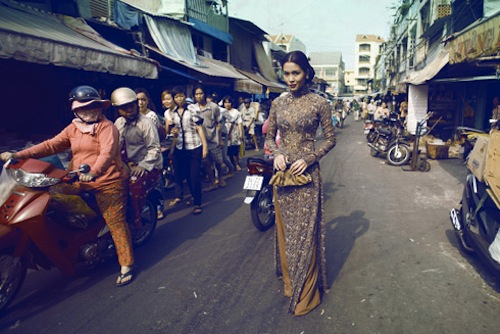 hoc-cach-mac-ao-dai-de-cuon-hut-nhu-tang-thanh-ha-7