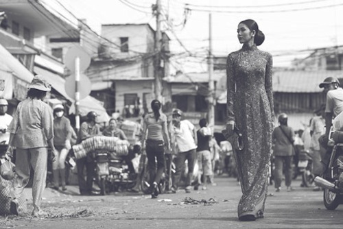 hoc-cach-mac-ao-dai-de-cuon-hut-nhu-tang-thanh-ha-9