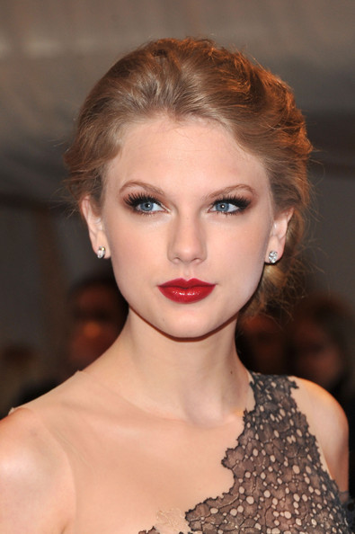 huong-dan-lam-dep-giong-taylor-swift-7