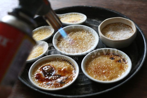 huong-dan-lam-kem-trang-mieng-voi-creme-brulee-2