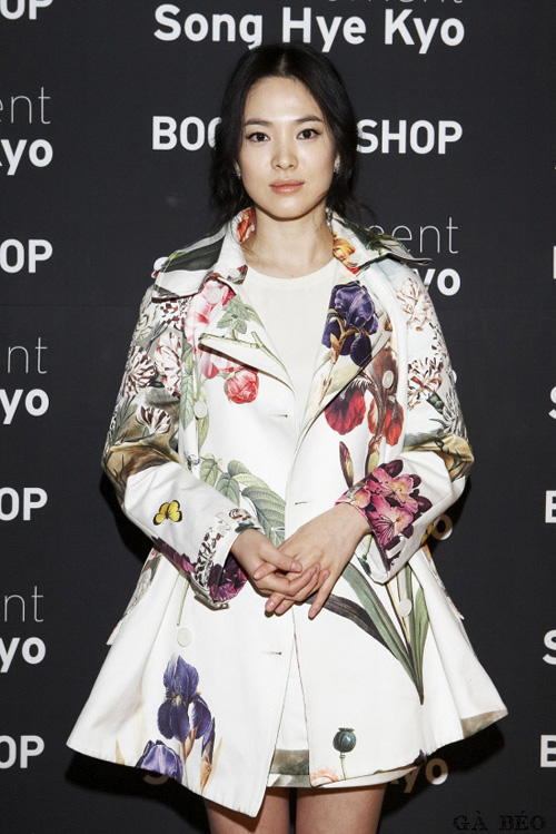 kham-pha-cach-an-gian-chieu-cao-cua-song-hye-kyo-4