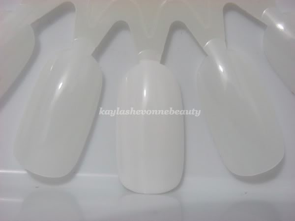 kieu-nails-xinh-voi-nhung-cham-tron-cau-vong-5