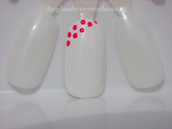 kieu-nails-xinh-voi-nhung-cham-tron-cau-vong-6