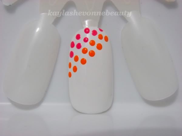 kieu-nails-xinh-voi-nhung-cham-tron-cau-vong-7