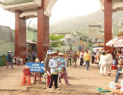 kinh-nghiem-vieng-chua-ba-chau-doc-dau-nam-1