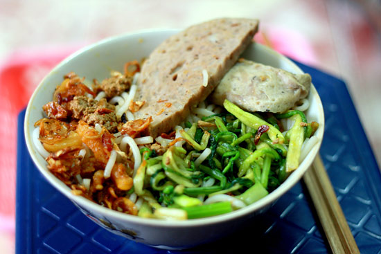 la-mieng-voi-canh-bun-o-pho-nguyen-sieu-1