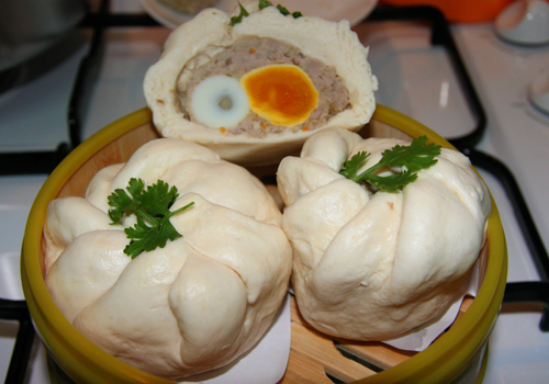 lam-banh-bao-trung-vit-muoi-cho-bua-sang-4