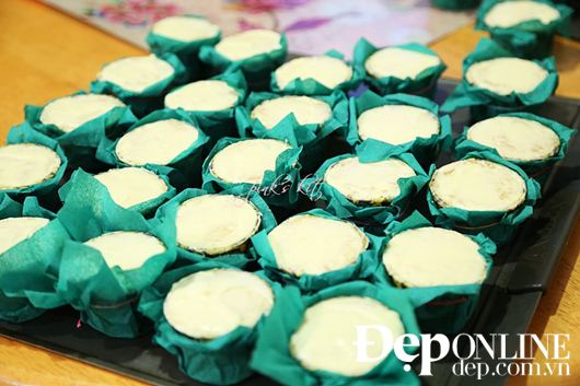 lam-hoa-huong-duong-bang-fondant-cho-cupcake-2