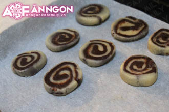 lam-pinwheel-cookies-mon-banh-quy-cua-mua-giang-sinh-19