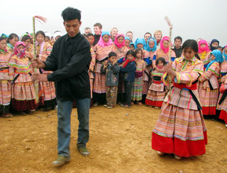 le-hoi-nao-song-gau-tao-cua-nguoi-mong-2