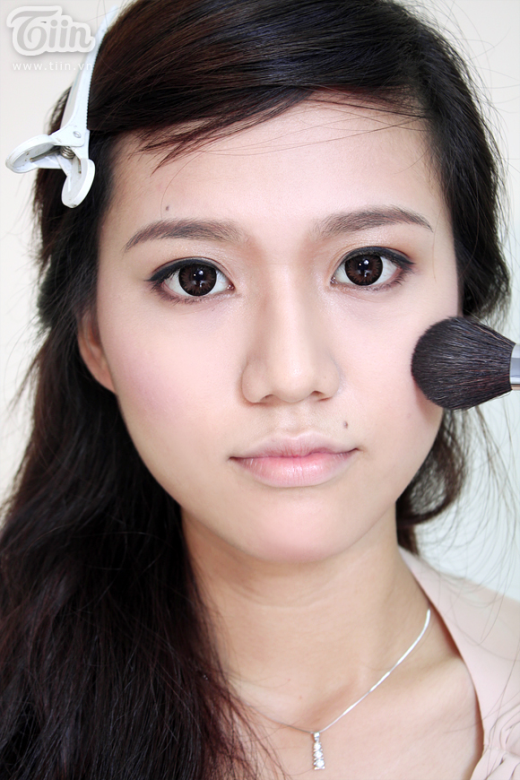 make-up-tu-nhien-cho-co-nang-mat-oc-nhoi-8