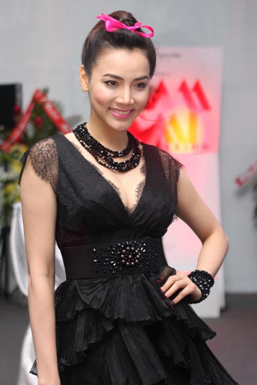 my-nhan-viet-nao-an-mac-dong-bong-nhat-showbiz-5