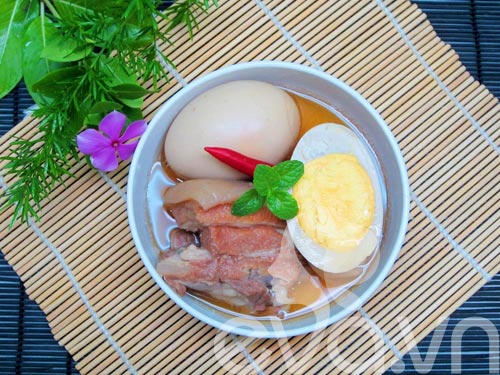 nau-thit-kho-tau-chuan-huong-vi-tet-mien-nam-9