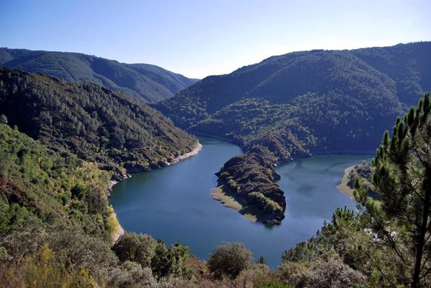 ngo-ngang-tien-canh-noi-hem-nui-ribeira-sacra-1