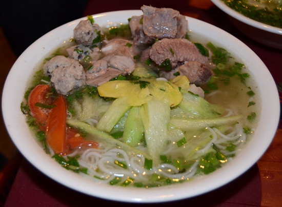 ngon-la-bun-suon-chua-pho-xa-dan-6