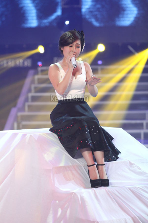 nhin-lai-chang-duong-thoi-trang-cua-huong-tram-tai-the-voice-9